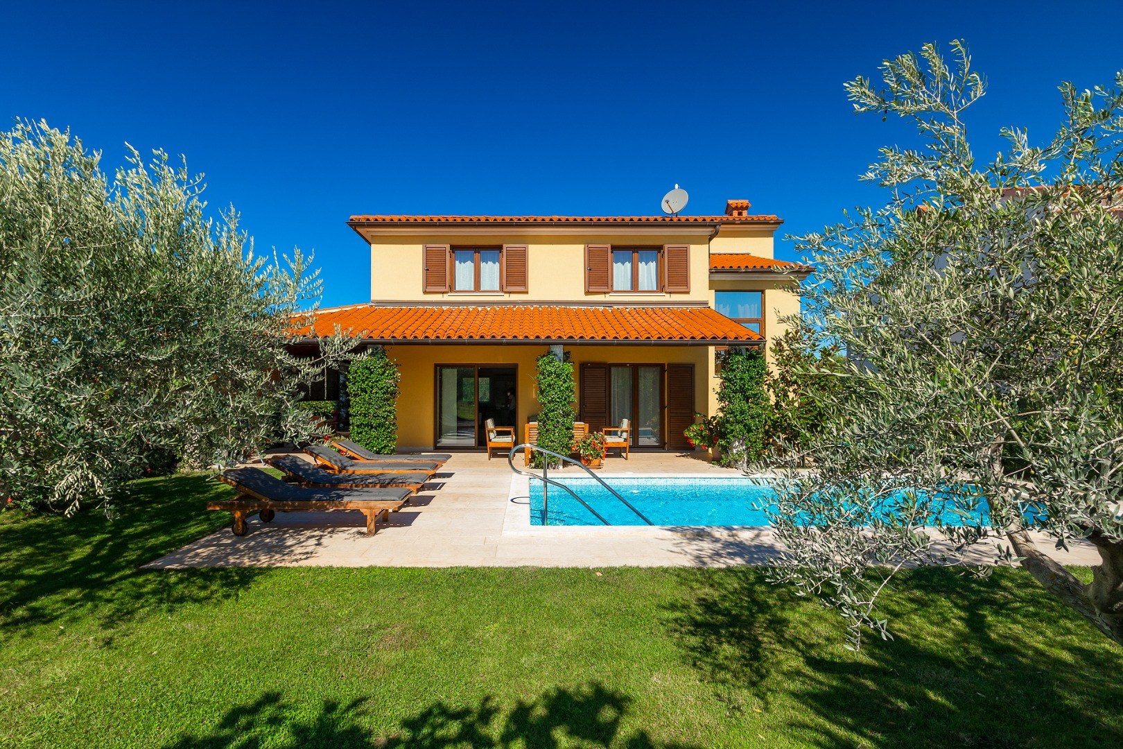 Holiday House in Beautiful Istria - Everything You Need for a Truly Relaxing Stay with Your Loved Ones, House Leticia Valbandon near Fažana in Istria with Pool Valbandon